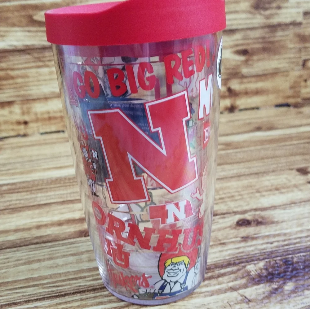 Tervis Red NCAA Football College 16 Oz Tumbler Insulated Cup Glass Cornhuskers
